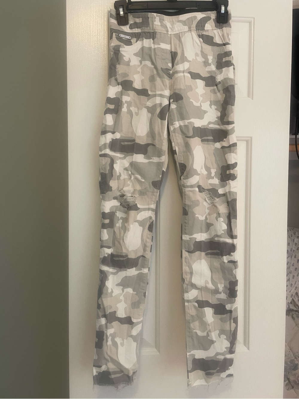 Coco + Carmen Grey Camo Skinny Jeans
